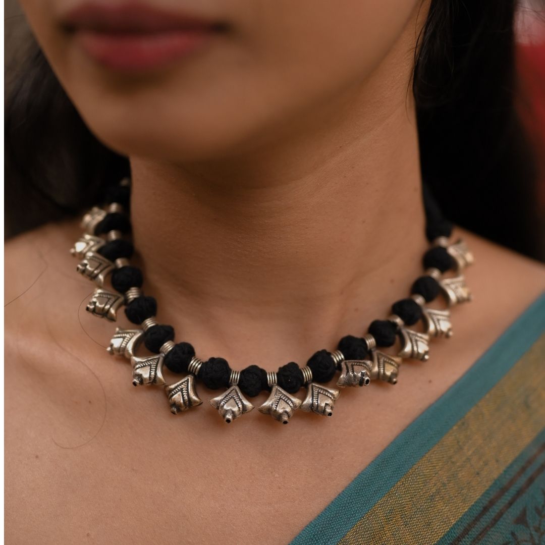 Black thread necklace floral design kemp and cz stone with pearls & go –  Prashanti Sarees