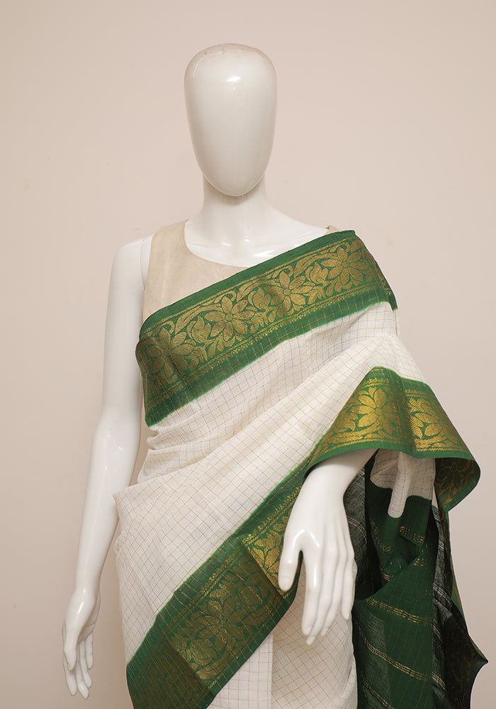 5.5 M White Saree with Rama Green Border, Without blouse piece at best  price in Surat